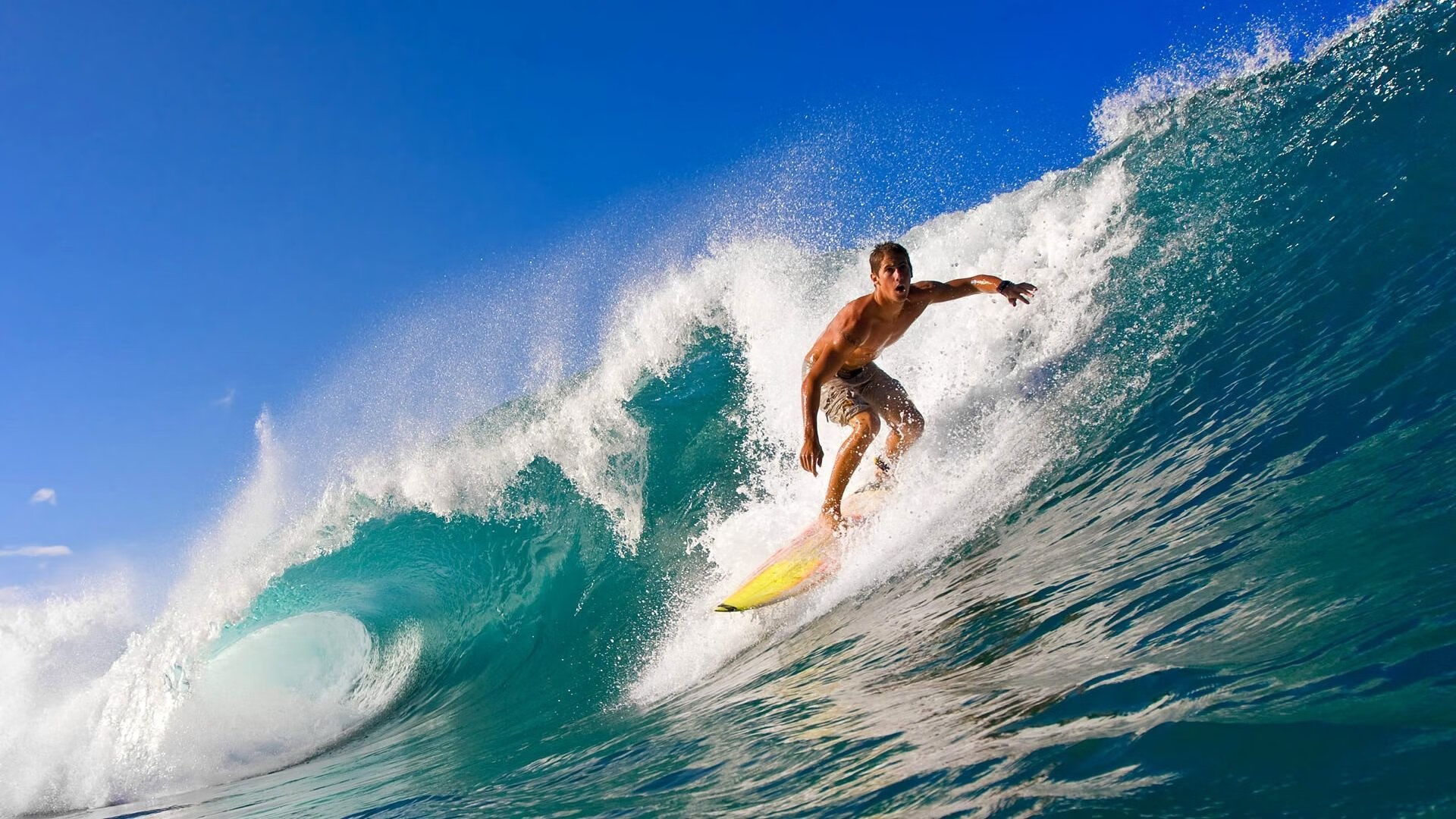 CBA赛场展现体育精神 球员赛后互致敬意,cba的标语